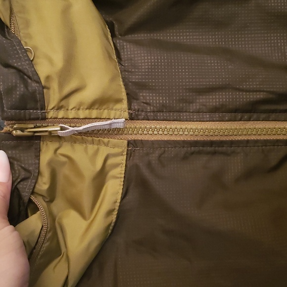 Mens Columbia jacket, size medium, in the color tan. - Picture 6 of 7